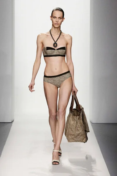 Look 15